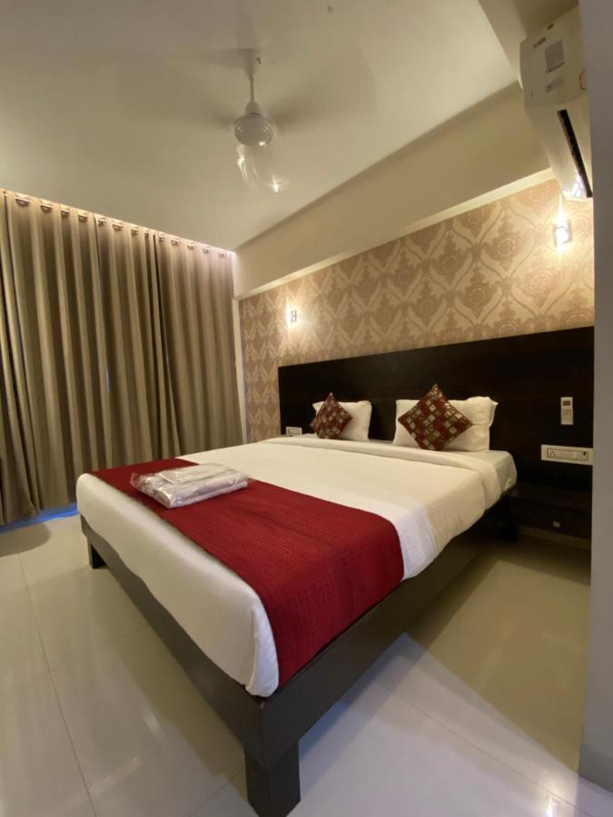 Hotel Singh'S By Wb Inn, Vashi, ナビムンバイ エクステリア 写真