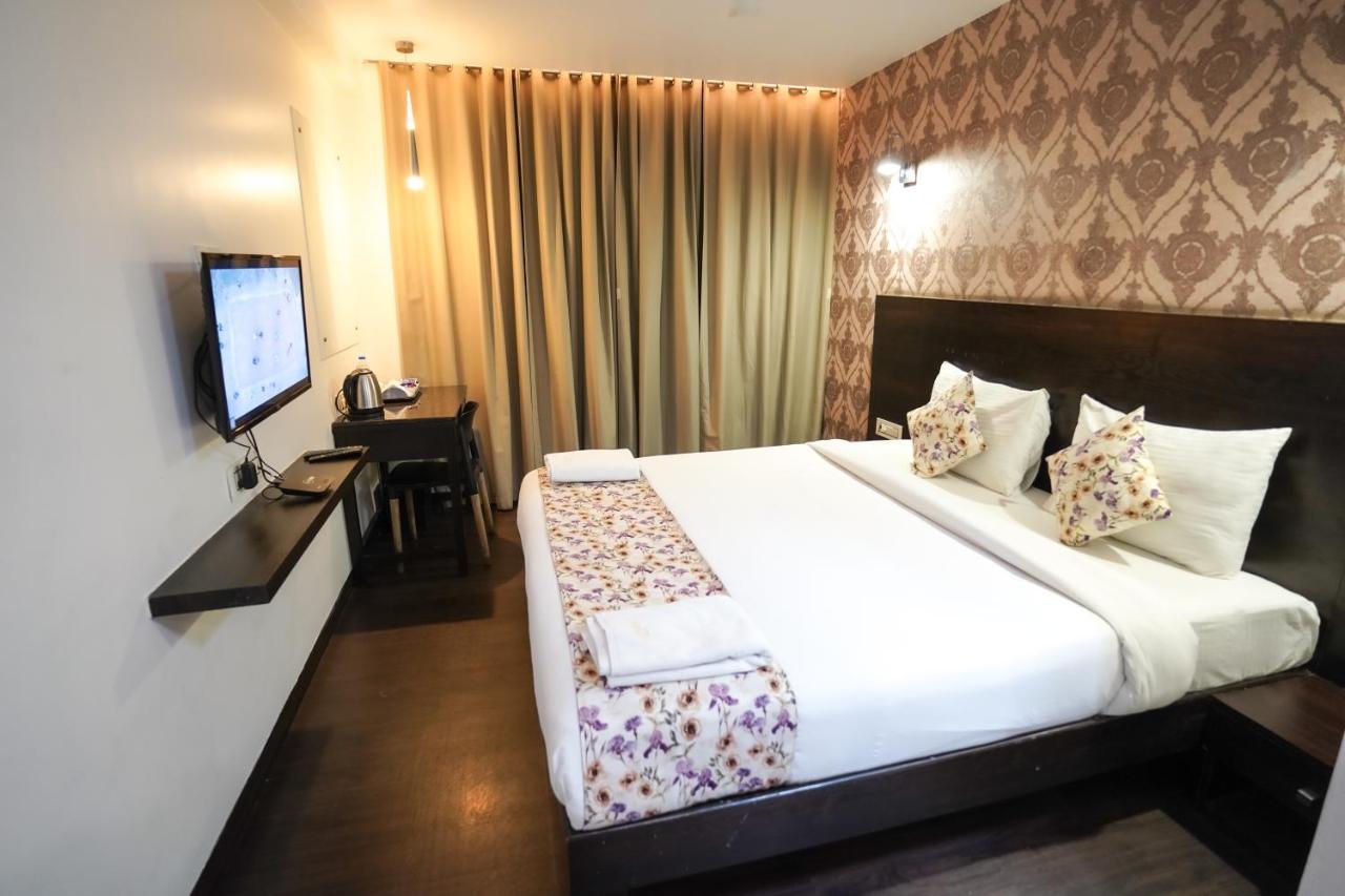 Hotel Singh'S By Wb Inn, Vashi, ナビムンバイ エクステリア 写真